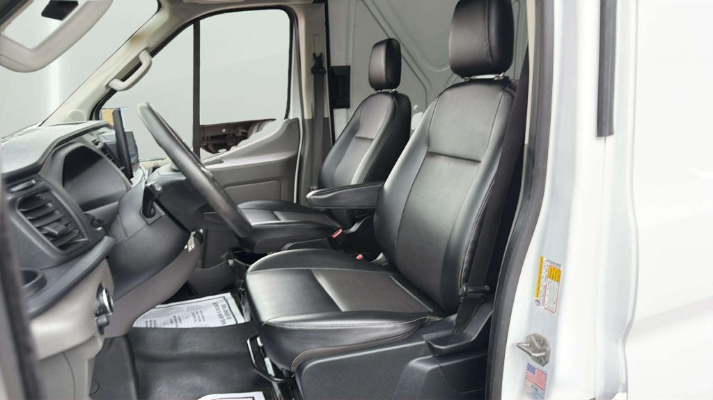 Photo 12 of this FORD TRANSIT
