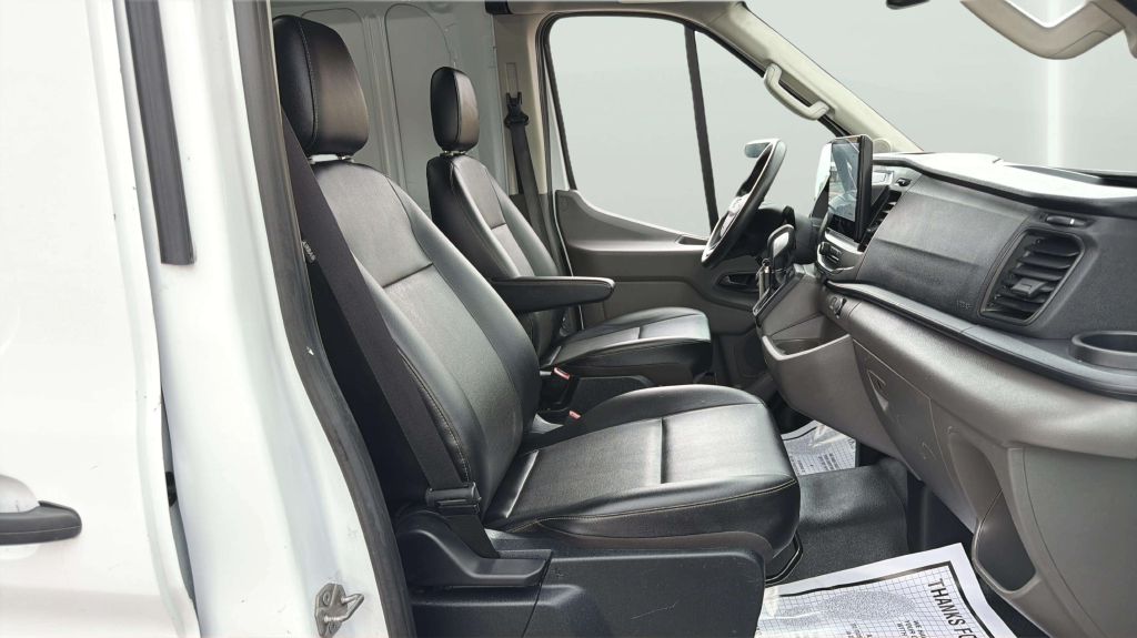 Photo 13 of this FORD TRANSIT