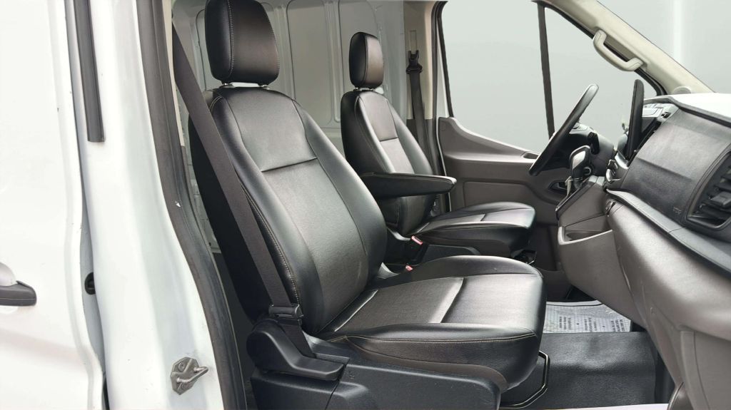 Photo 14 of this FORD TRANSIT