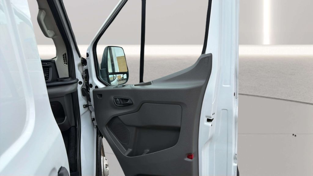 Photo 16 of this FORD TRANSIT