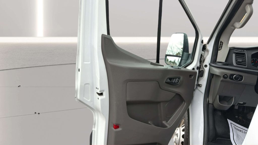 Photo 18 of this FORD TRANSIT