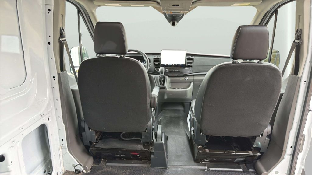 Photo 27 of this FORD TRANSIT