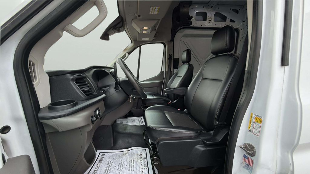 Photo 28 of this FORD TRANSIT