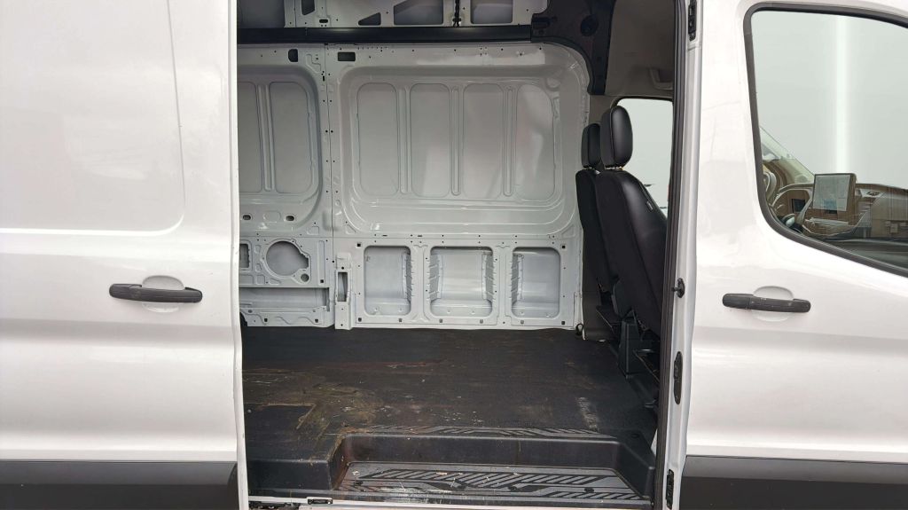 Photo 30 of this FORD TRANSIT