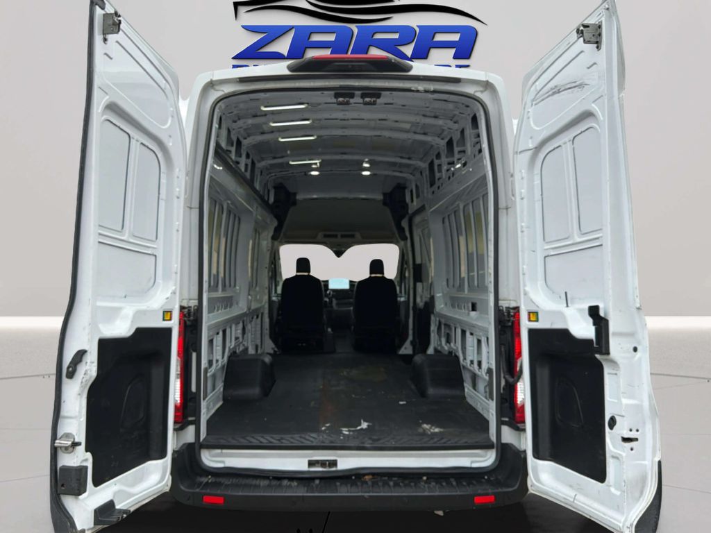 Photo 33 of this FORD TRANSIT