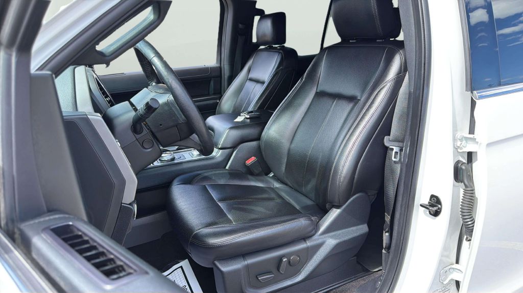 Photo 12 of this FORD EXPEDITION MAX