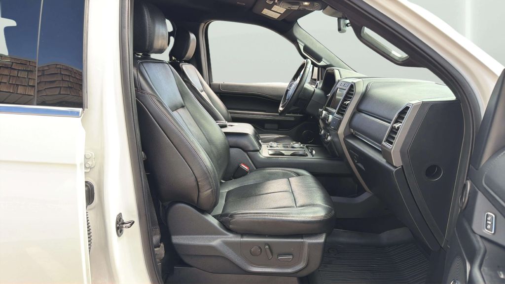 Photo 13 of this FORD EXPEDITION MAX