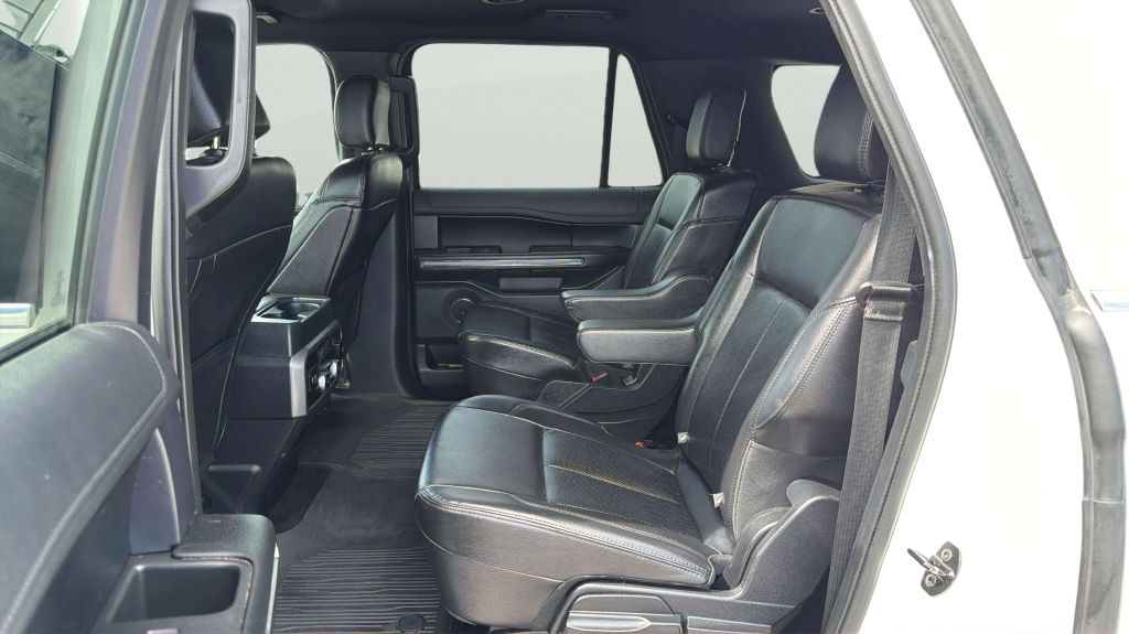 Photo 19 of this FORD EXPEDITION MAX