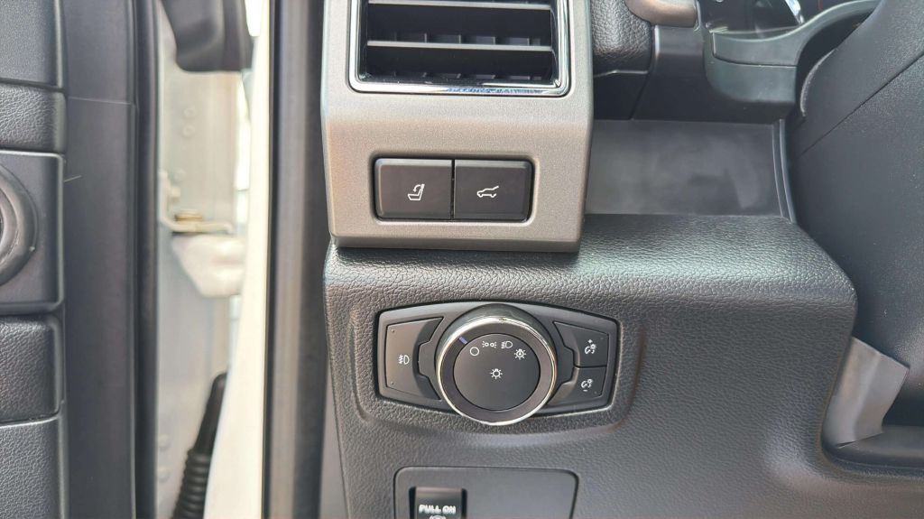 Photo 27 of this FORD EXPEDITION MAX