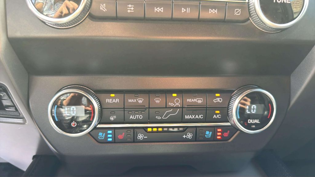 Photo 30 of this FORD EXPEDITION MAX