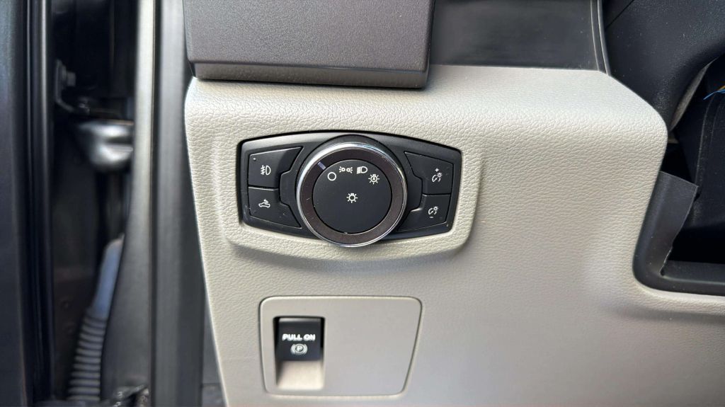 Photo 25 of this FORD F-150