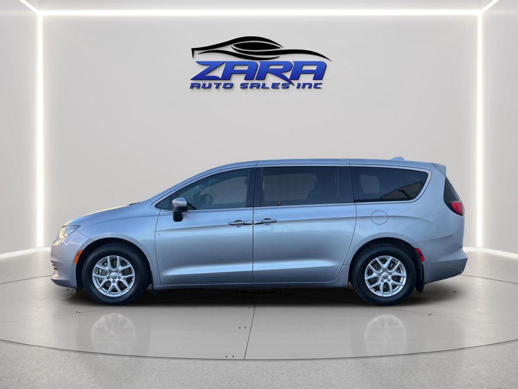 Photo 4 of this CHRYSLER PACIFICA
