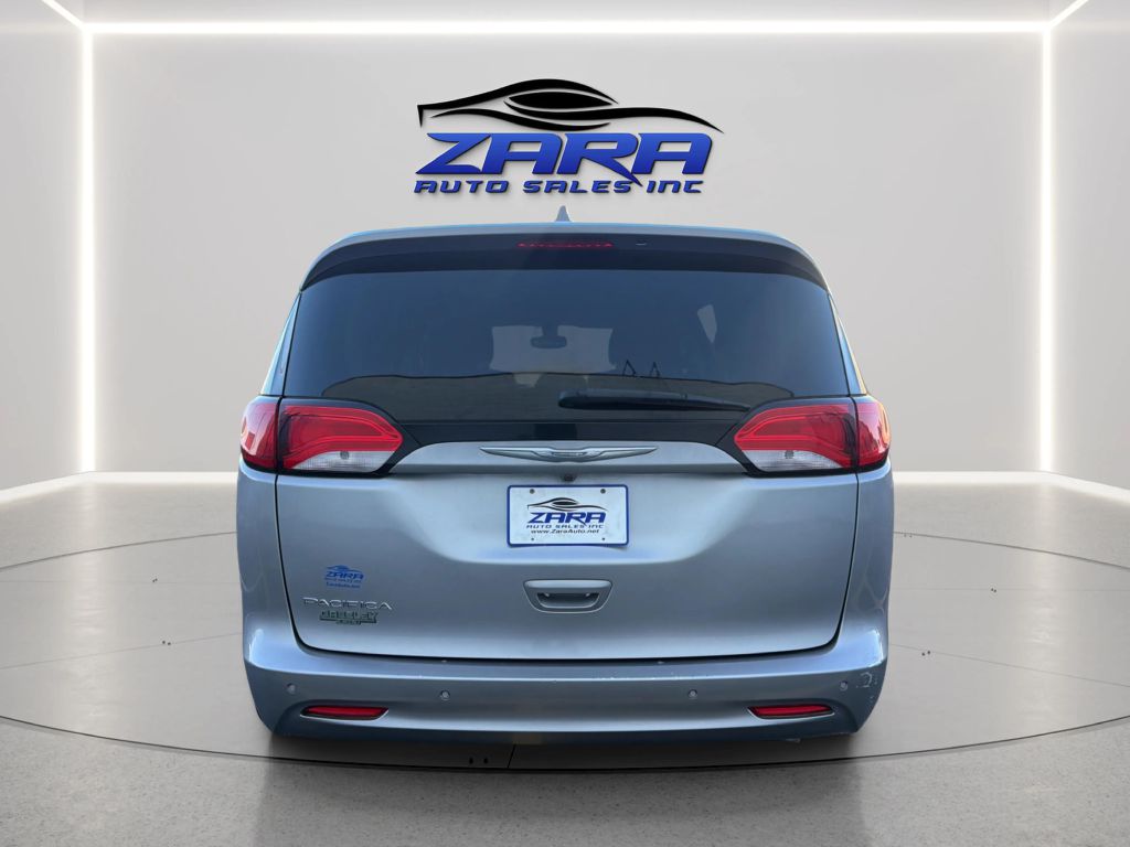 Photo 6 of this CHRYSLER PACIFICA