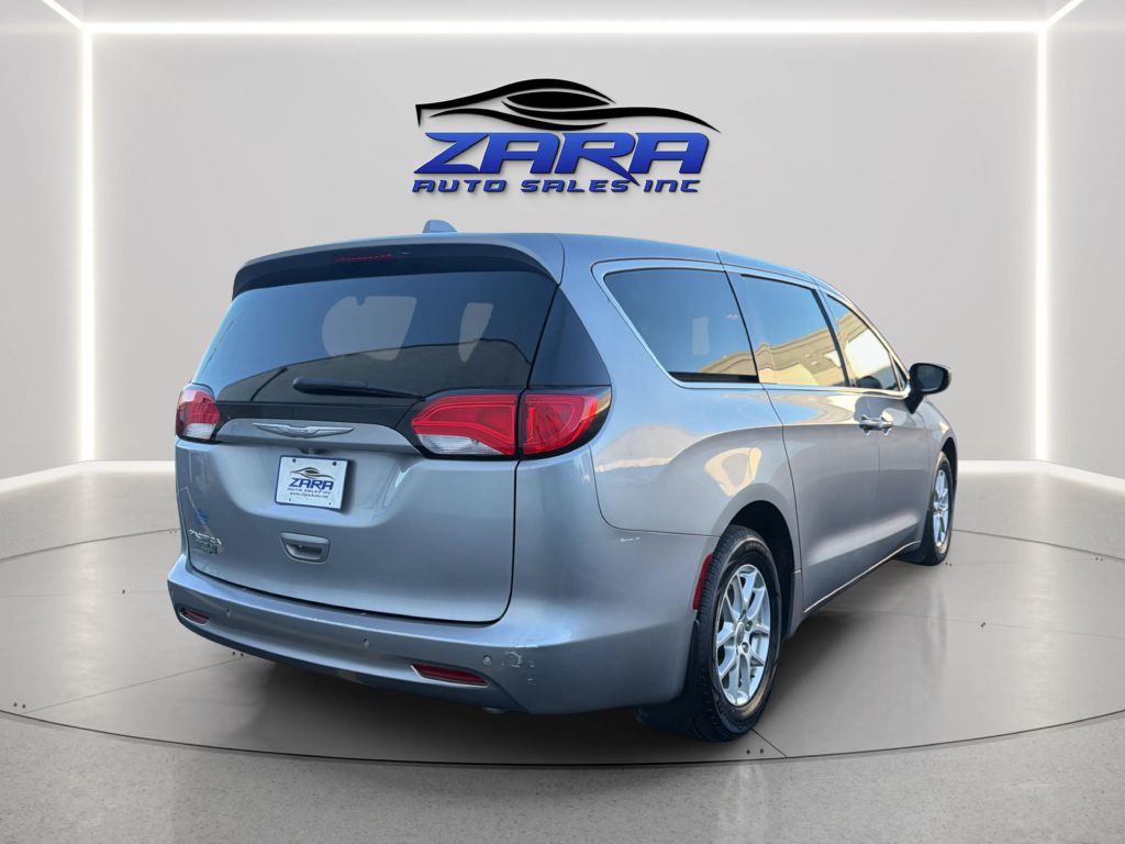 Photo 7 of this CHRYSLER PACIFICA