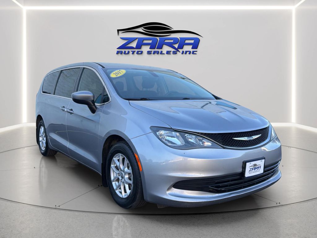 Photo 9 of this CHRYSLER PACIFICA