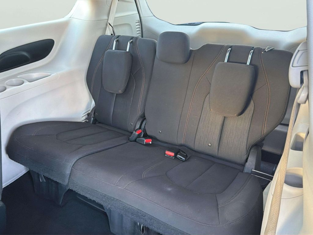Photo 18 of this CHRYSLER PACIFICA