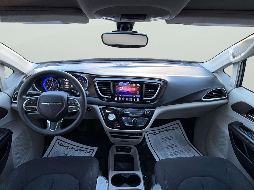 Photo 19 of this CHRYSLER PACIFICA