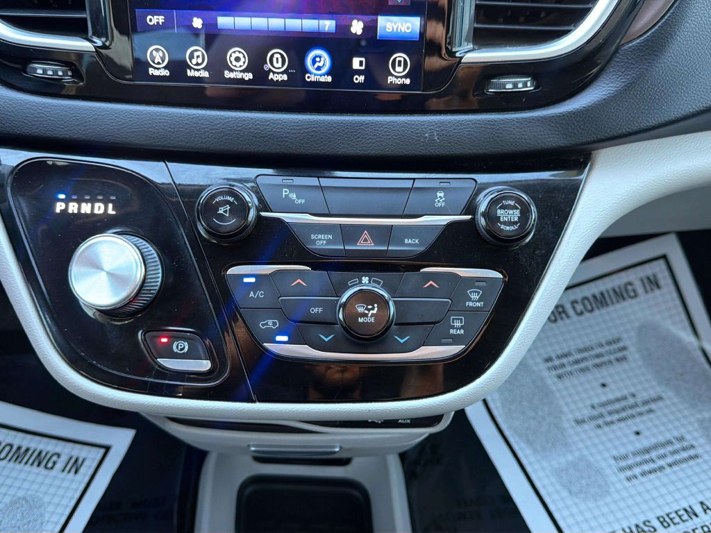 Photo 21 of this CHRYSLER PACIFICA