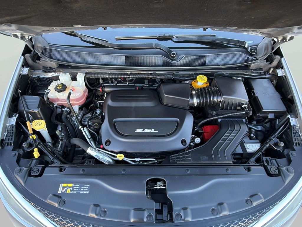 Photo 27 of this CHRYSLER PACIFICA