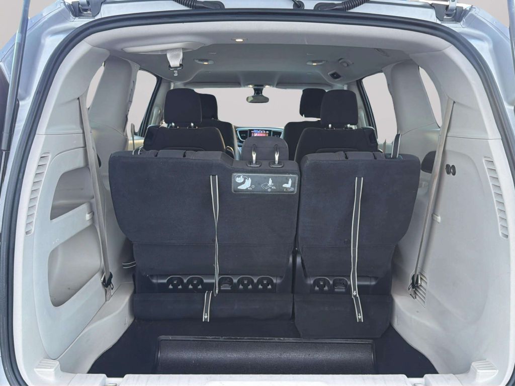 Photo 28 of this CHRYSLER PACIFICA