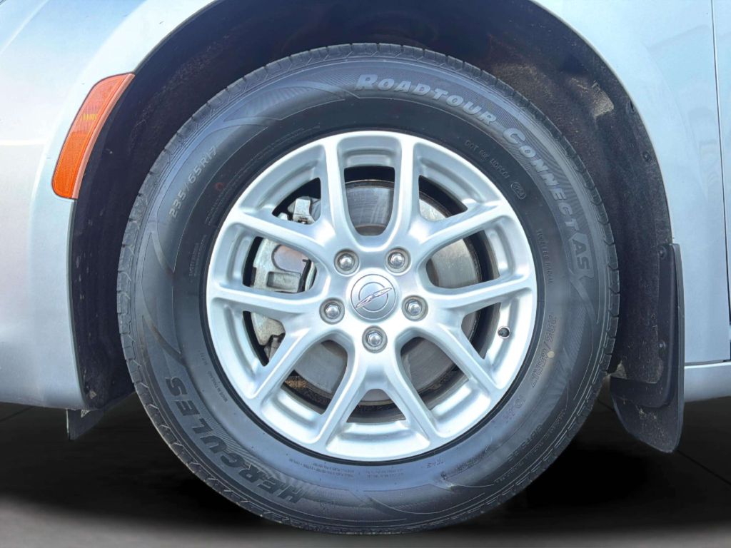 Photo 29 of this CHRYSLER PACIFICA