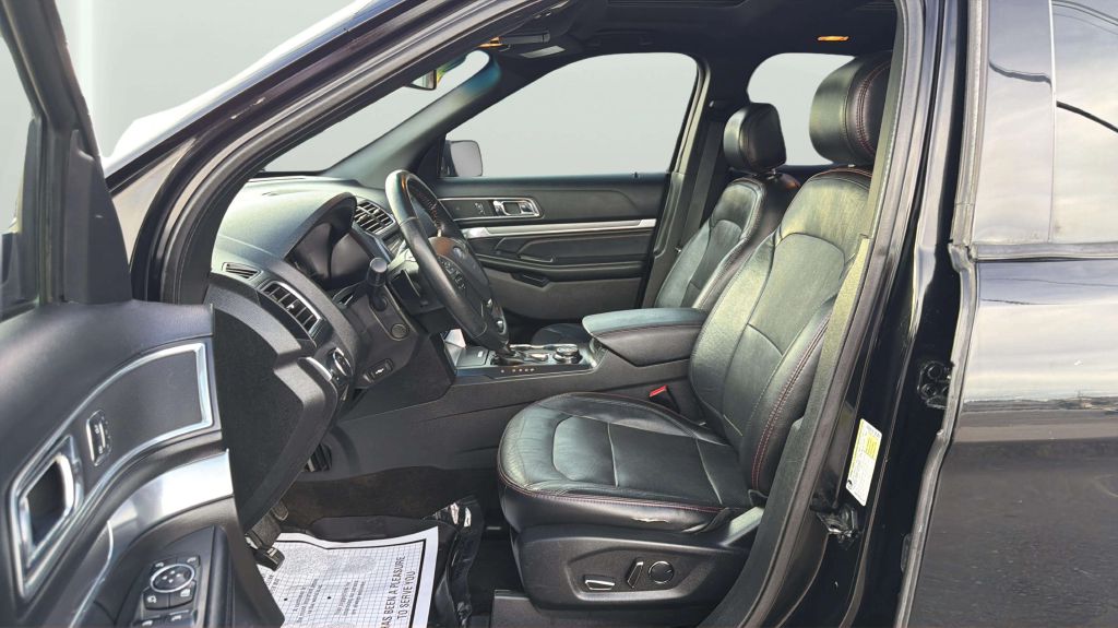 Photo 11 of this FORD EXPLORER