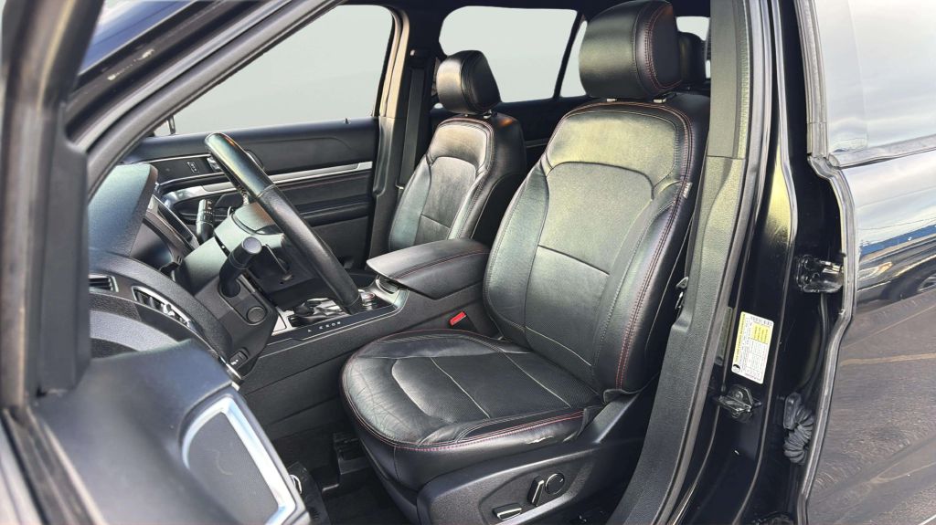 Photo 12 of this FORD EXPLORER