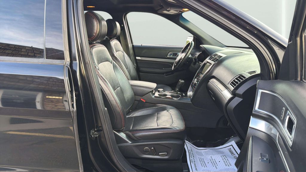 Photo 13 of this FORD EXPLORER