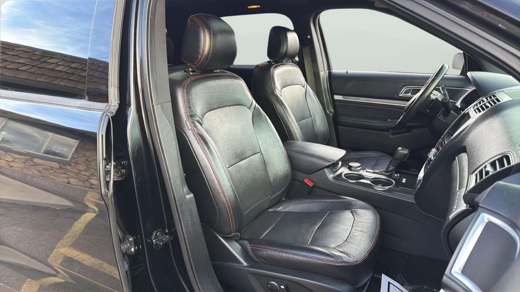 Photo 14 of this FORD EXPLORER