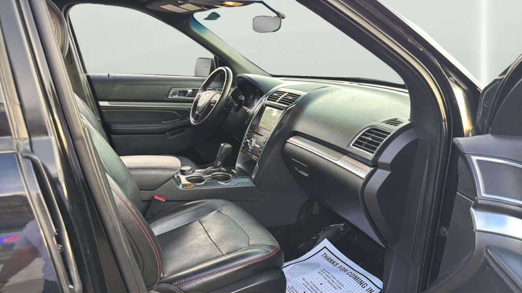 Photo 15 of this FORD EXPLORER