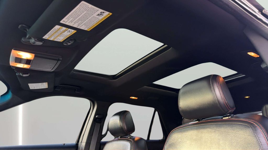 Photo 19 of this FORD EXPLORER