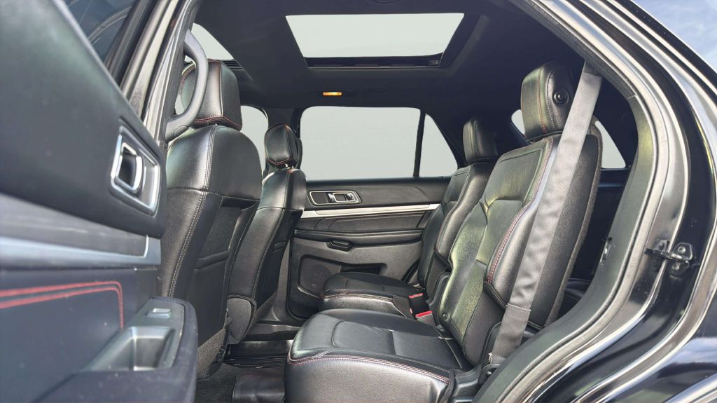 Photo 20 of this FORD EXPLORER