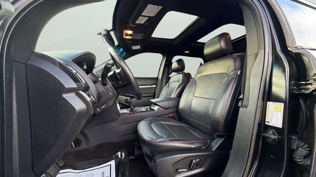 Photo 32 of this FORD EXPLORER