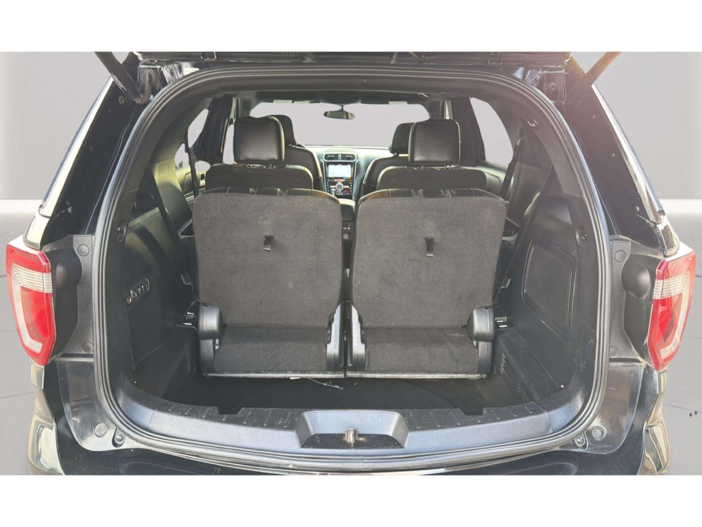 Photo 34 of this FORD EXPLORER