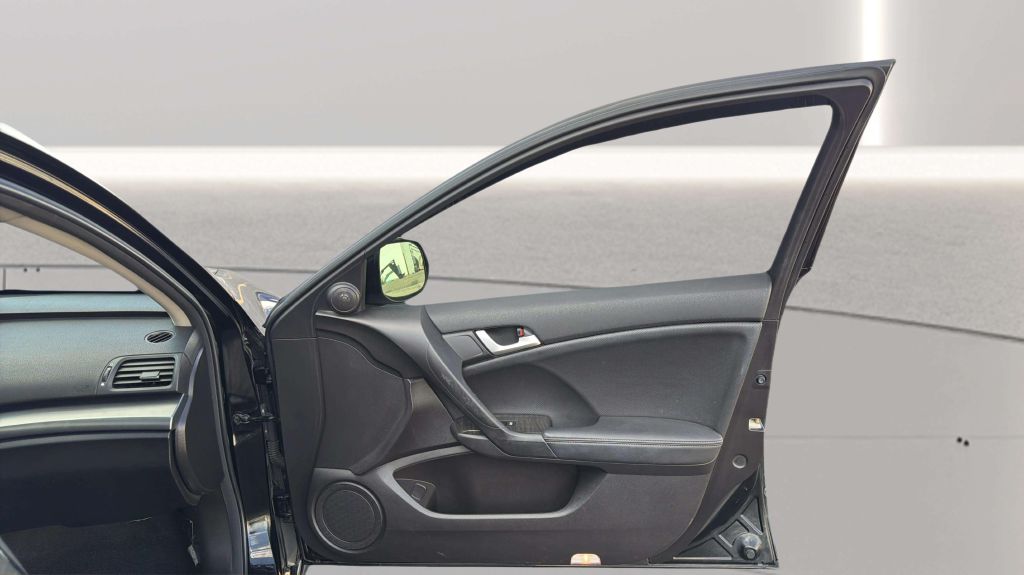Photo 14 of this ACURA TSX