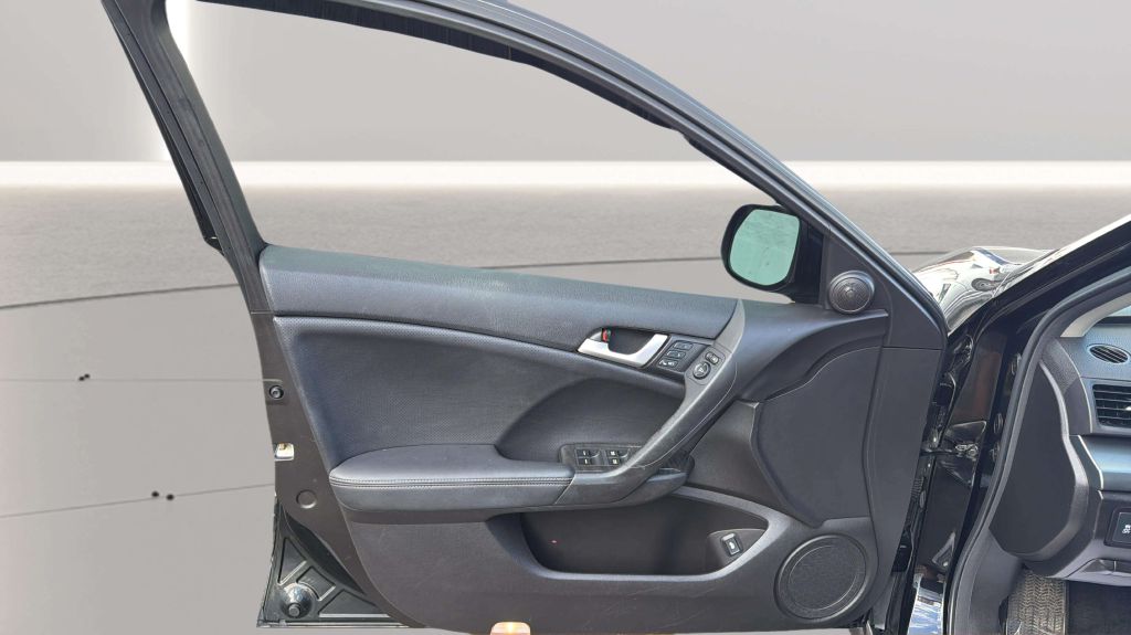 Photo 16 of this ACURA TSX