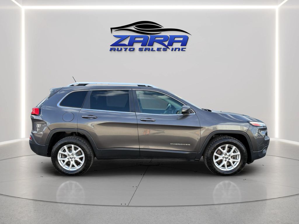 Photo 8 of this JEEP CHEROKEE
