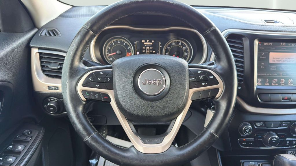 Photo 23 of this JEEP CHEROKEE