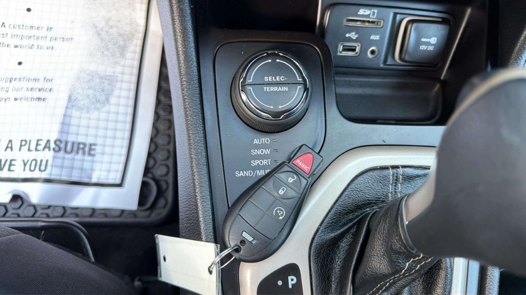 Photo 27 of this JEEP CHEROKEE