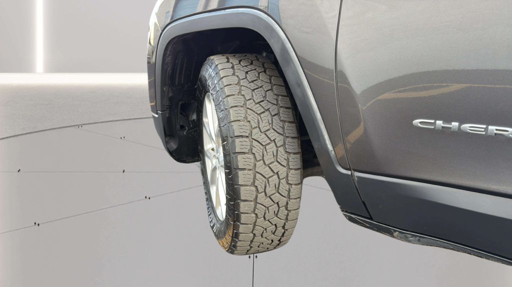 Photo 32 of this JEEP CHEROKEE