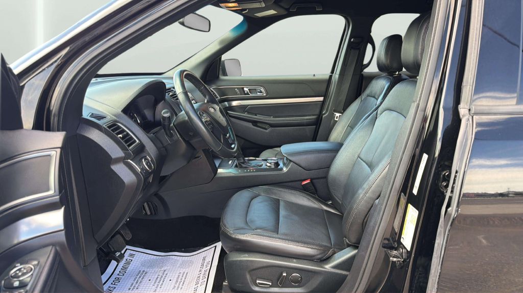 Photo 11 of this FORD EXPLORER
