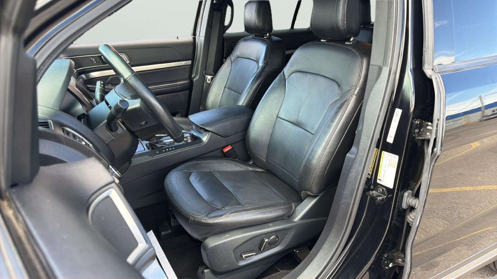 Photo 12 of this FORD EXPLORER