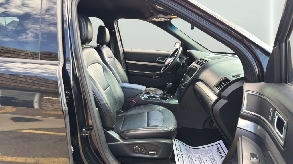 Photo 13 of this FORD EXPLORER