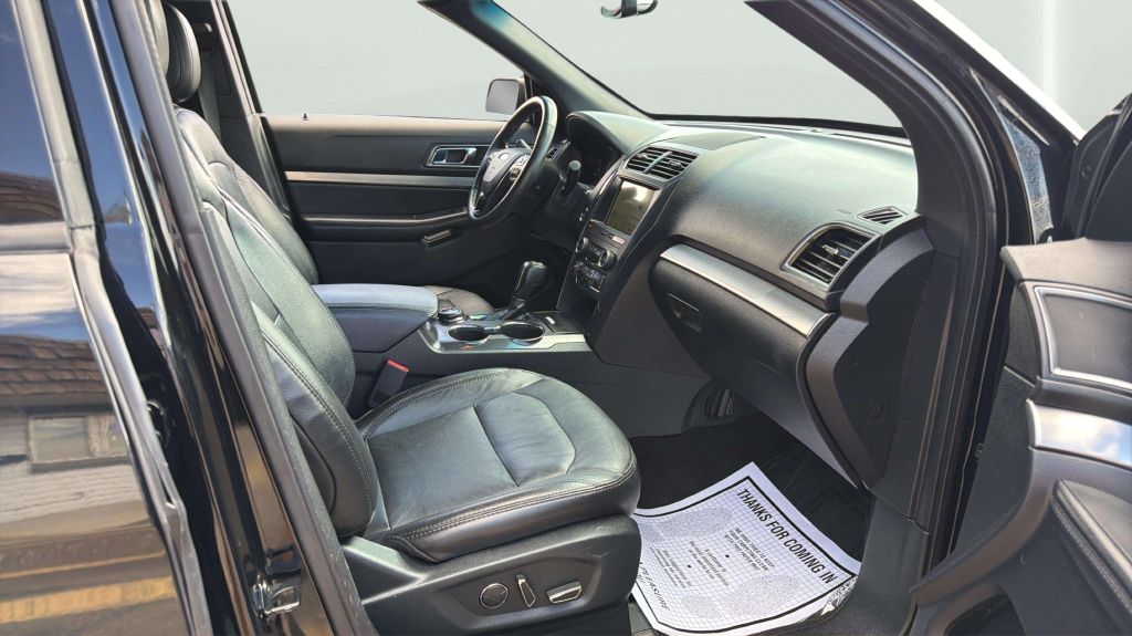 Photo 15 of this FORD EXPLORER