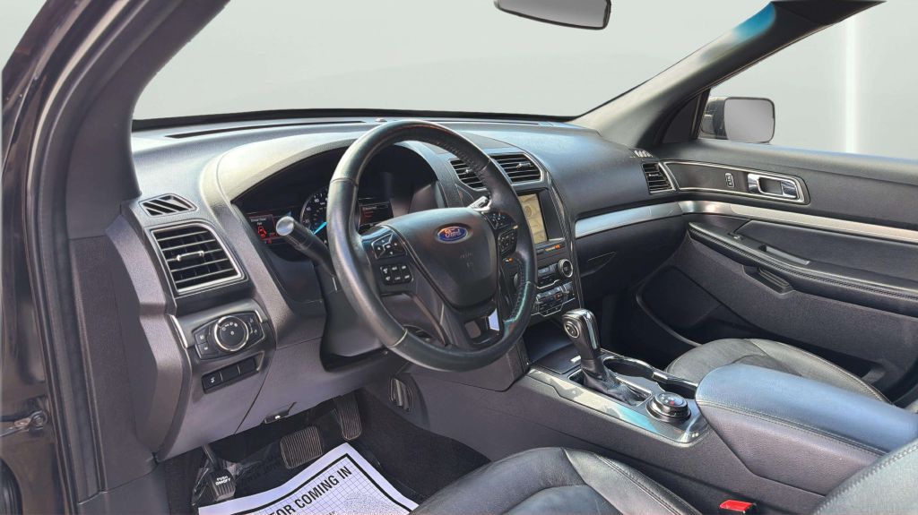 Photo 17 of this FORD EXPLORER