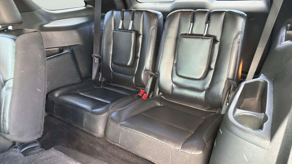Photo 20 of this FORD EXPLORER