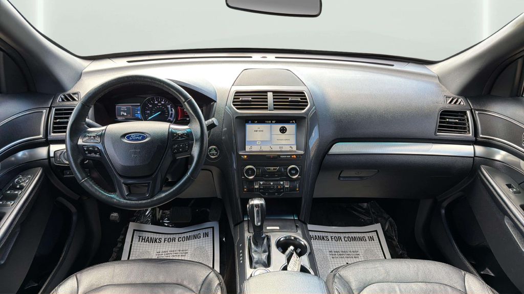 Photo 21 of this FORD EXPLORER