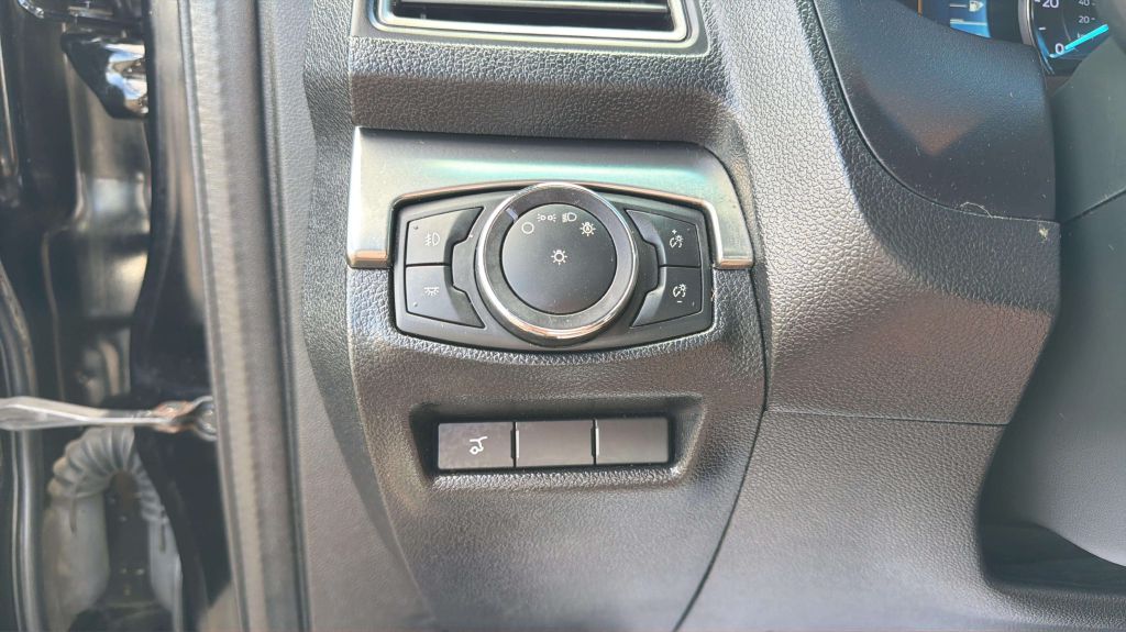 Photo 26 of this FORD EXPLORER