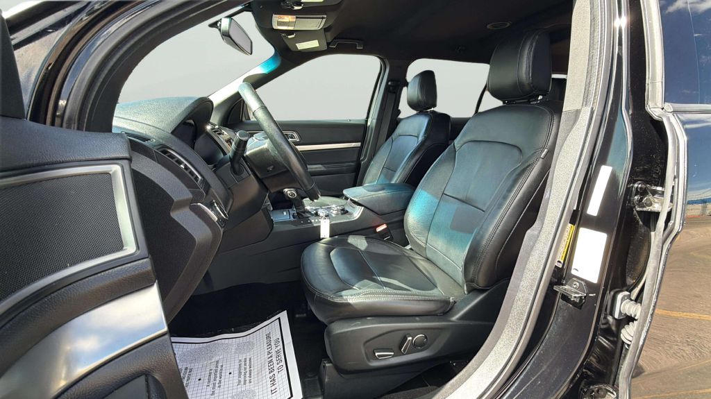 Photo 29 of this FORD EXPLORER