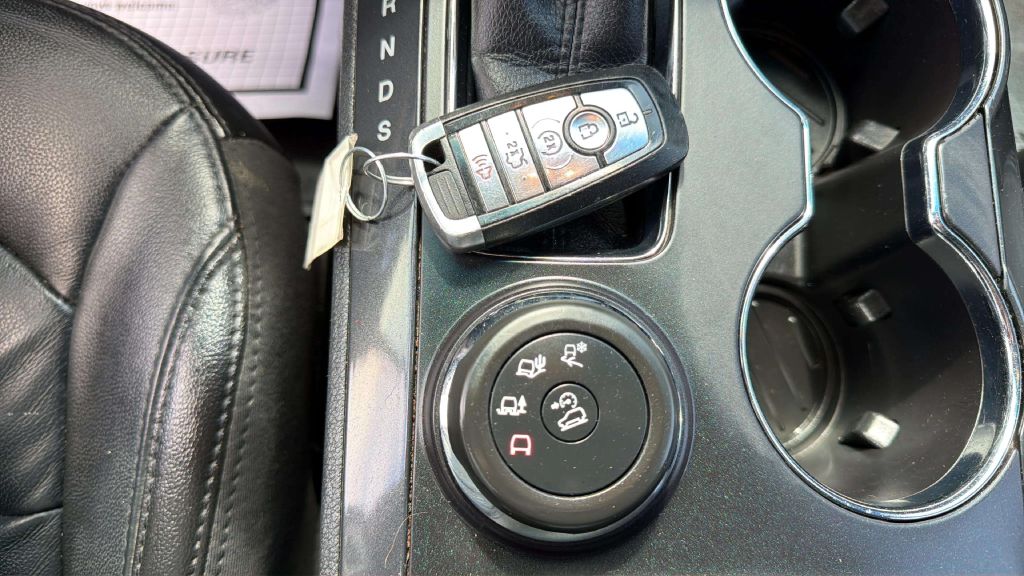 Photo 32 of this FORD EXPLORER